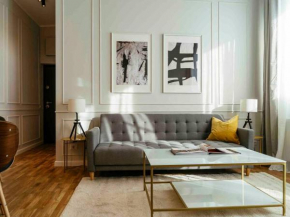 Bright 2BR Flat - Palace Hall - Charming Balcony